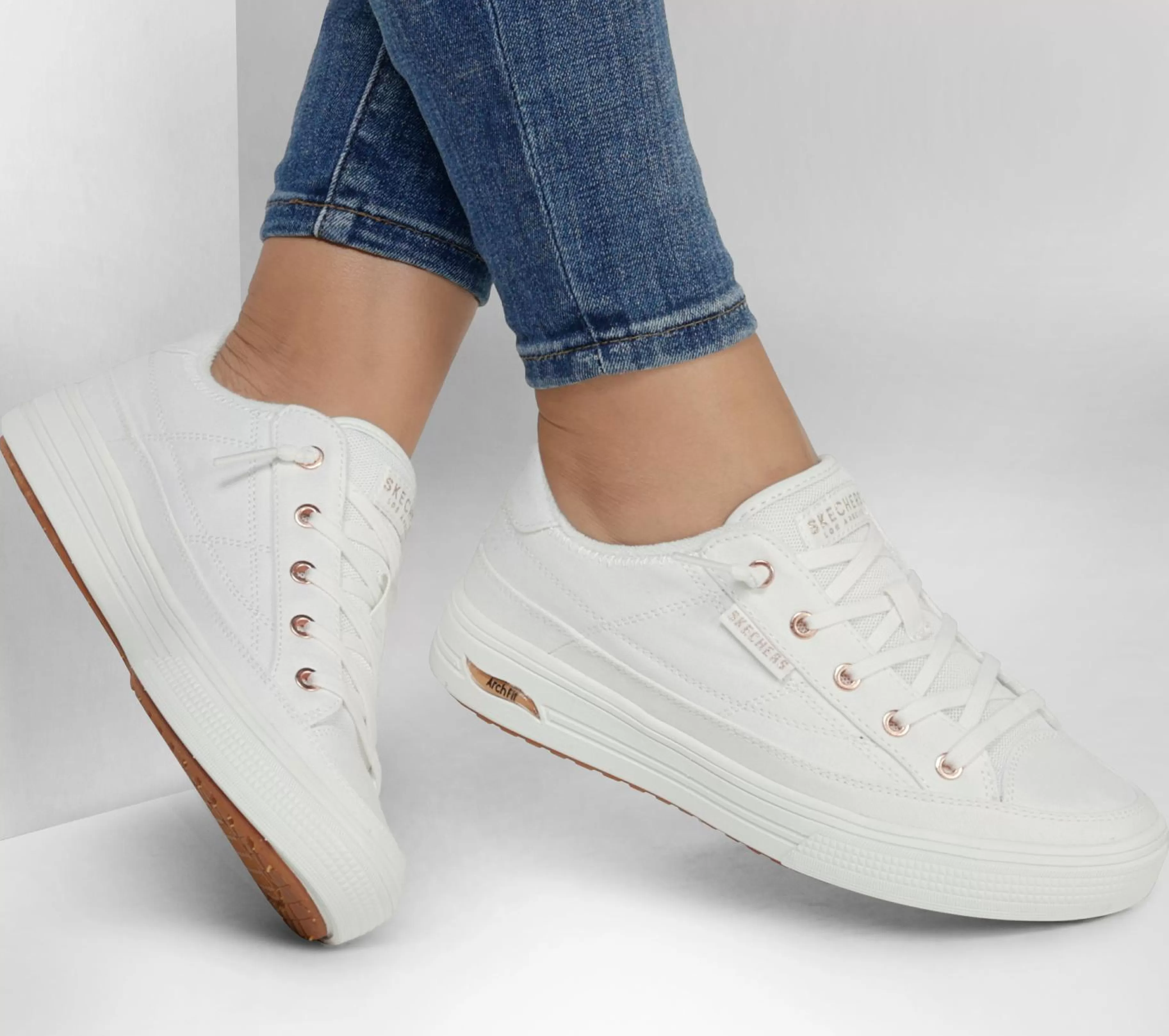 Canvas Shoes | Calçado Sem Atacadores | SKECHERS Arch Fit Arcade - Meet Ya There BRANCO