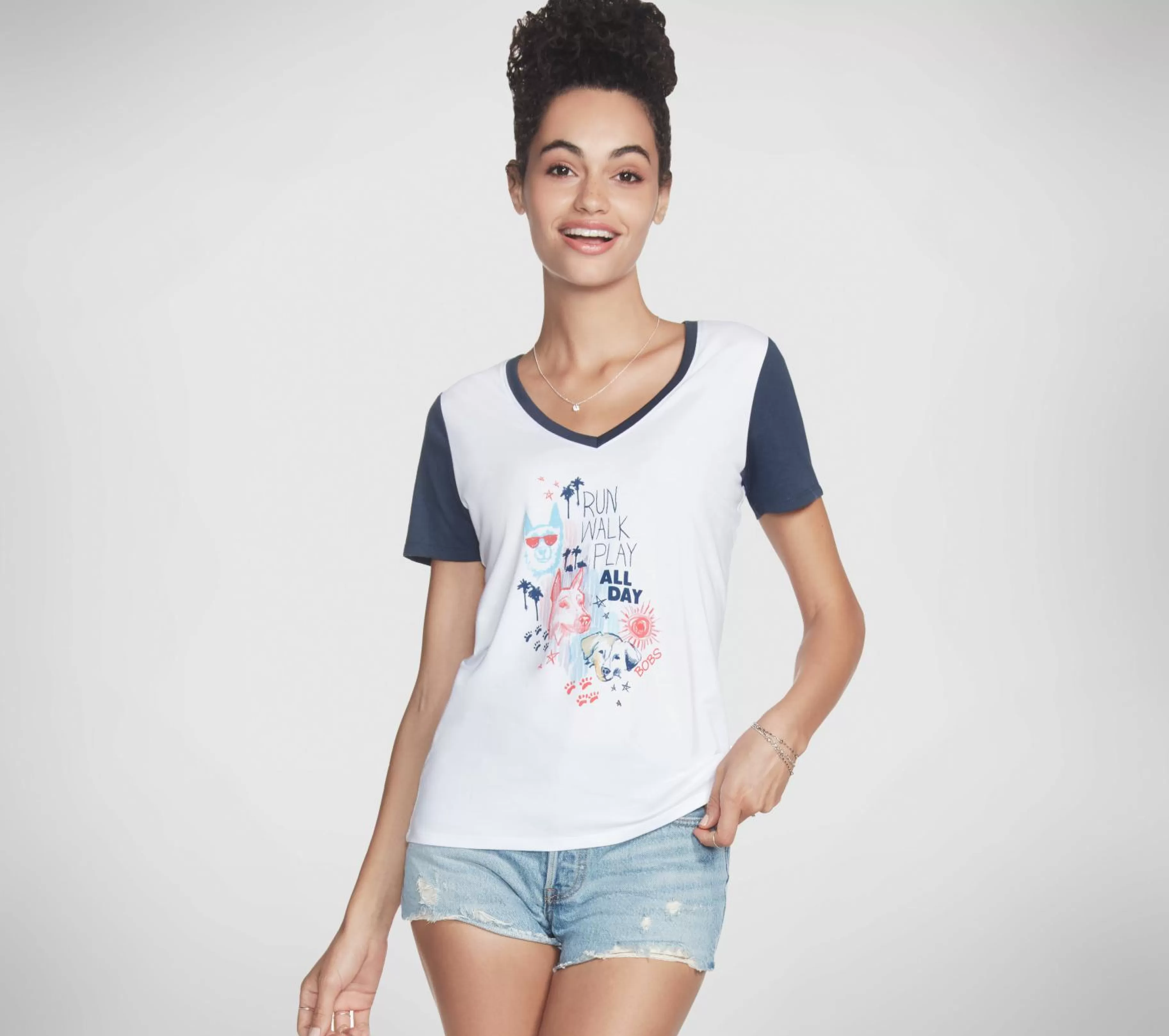 Bobs For Dogs | Partes De Cima | SKECHERS BOBS Apparel Run Walk V Neck Tee Shirt BRANCO