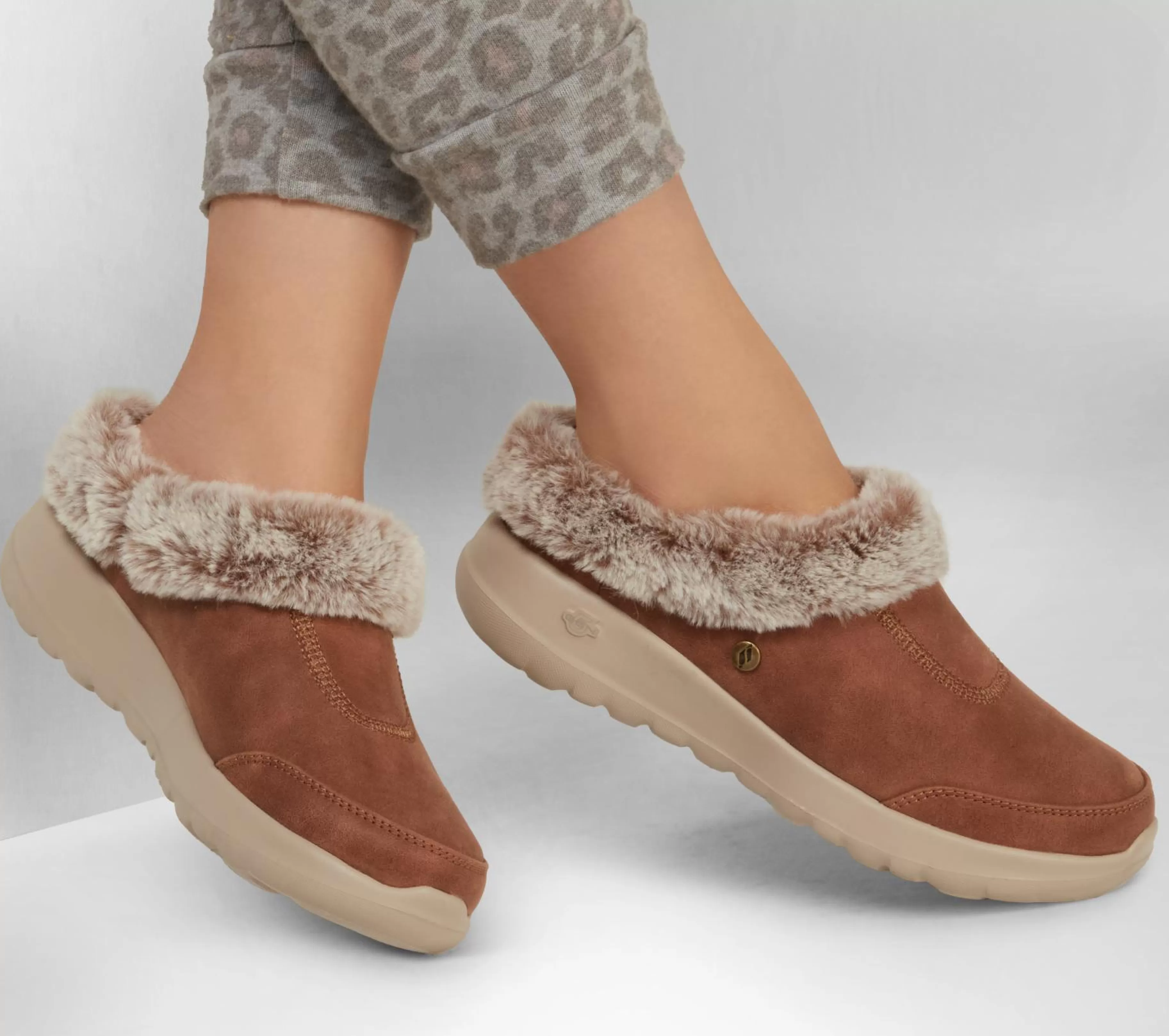 Calçado Sem Atacadores | Slippers | SKECHERS GO Lounge: On-the-GO Joy - Gratify CASTANHO CLARO